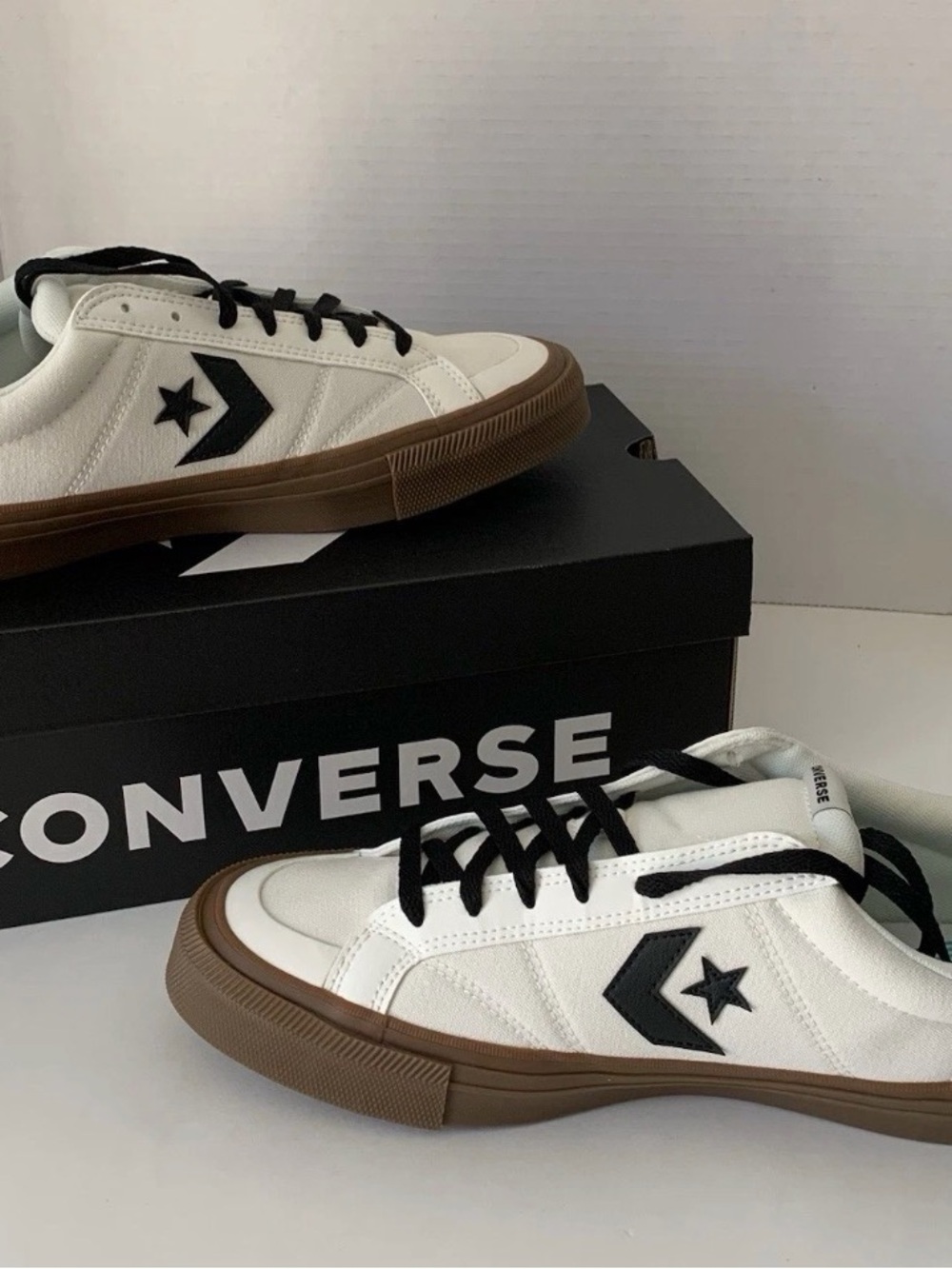 Converse Unisex Sport Casual Ox Wh/Blk Sneakers Size M12/W13.5 New w/ Box